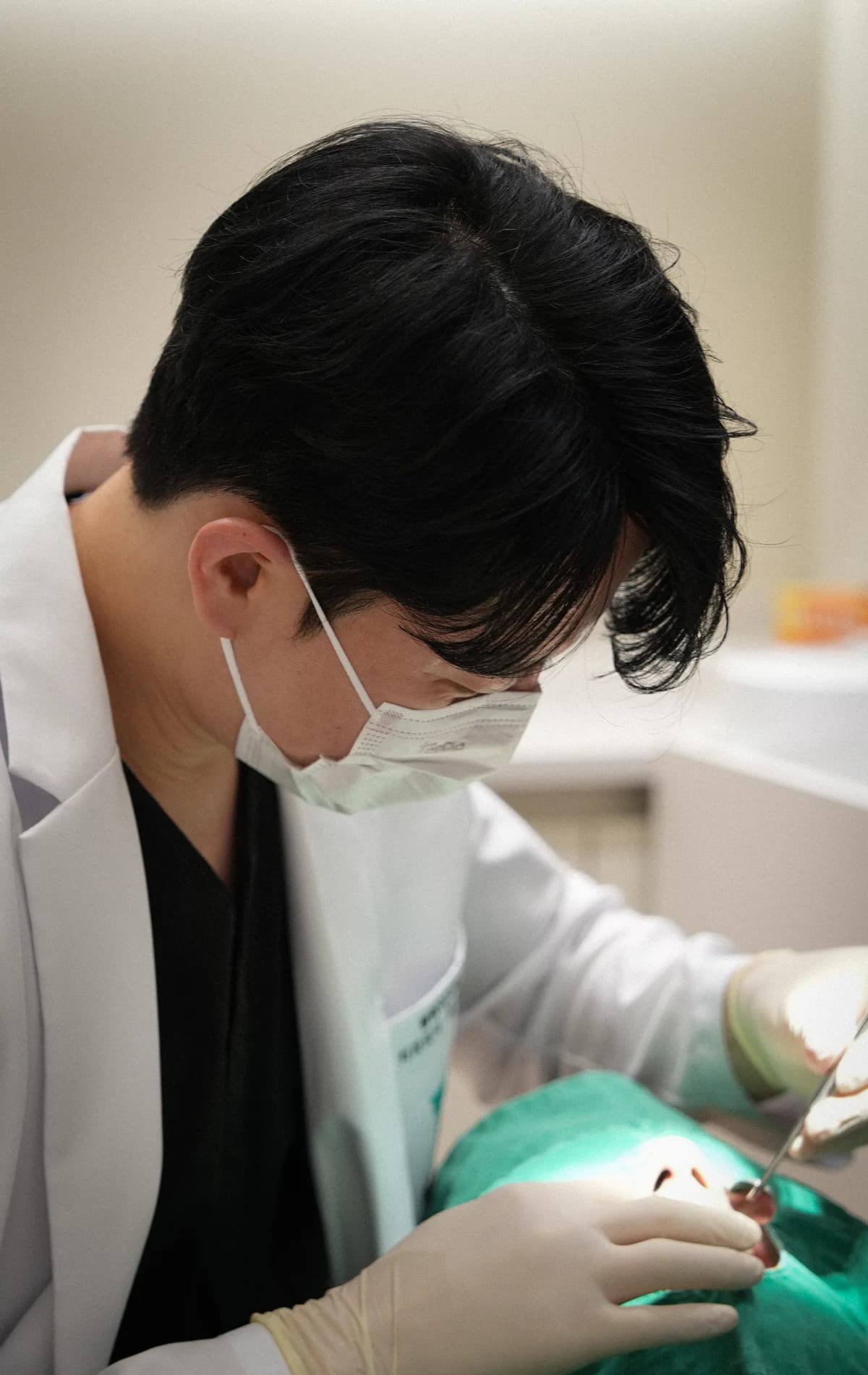 블랑쉬치과 의료진이 진료를 진행하는 실제 진료 장면